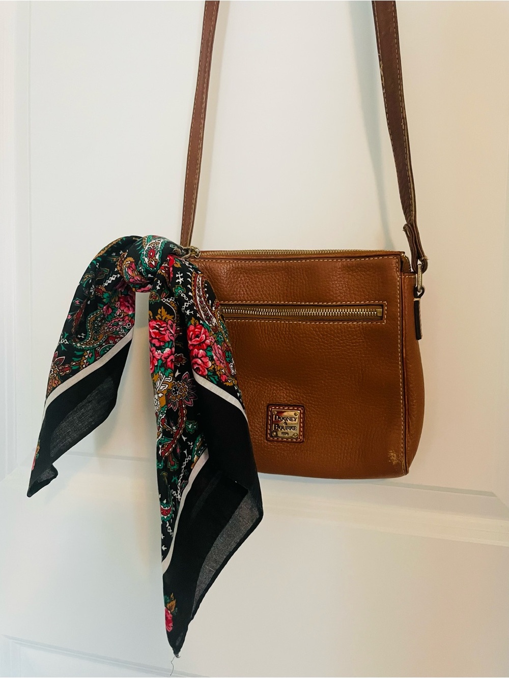 Dooney & Bourke Crossbody w/ Vintage Paisley Scarf 💐
